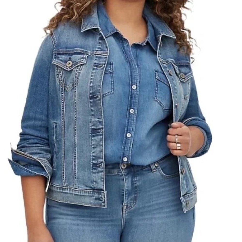 Torrid Medium‎ Wash Button Down Trucker Denim Jacket 4